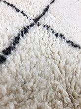 Load image into Gallery viewer, Moroccan Rug | Beni Ourain C7